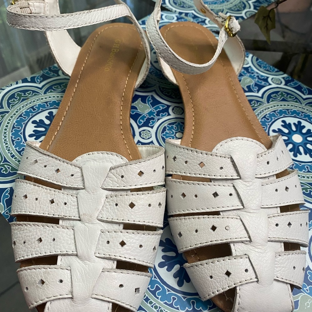 Shoes - Picture 3 of 4